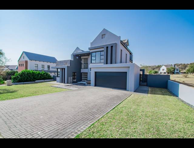 4 BEDROOM GATED ESTATE FOR SALE IN WATERLAKE FARM LIFESTYLE ESTATE